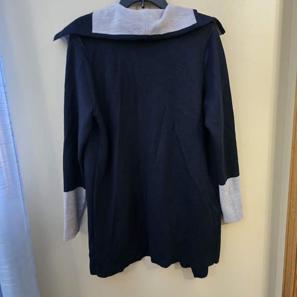 Elegant Women's Black and Gray Open Front Blazer - Picture 6 of 7